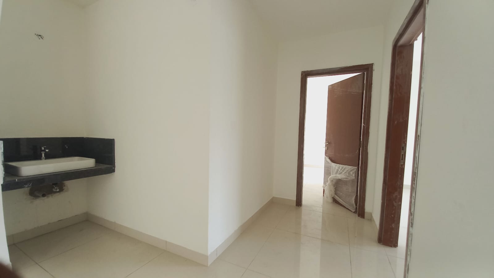 2171sqft 3BHK Semifurnished Flat