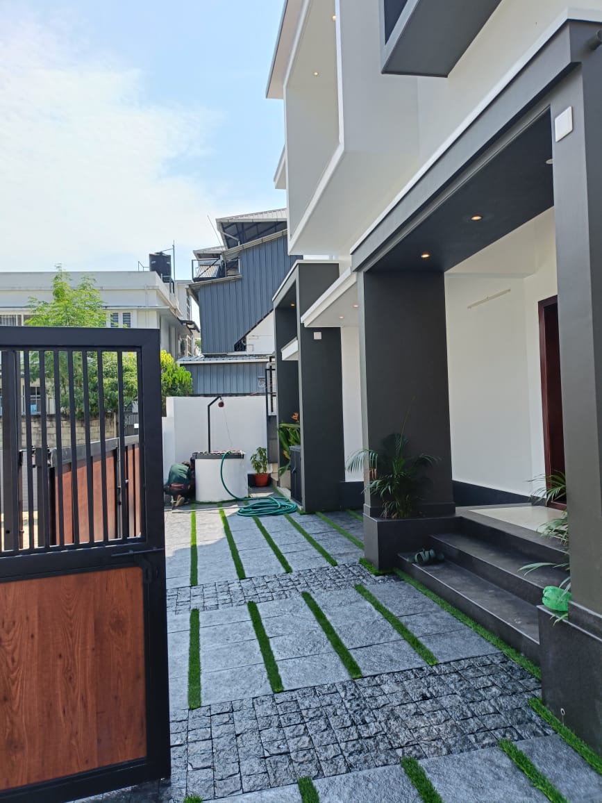 2180sqft 4BHK Semifurnished House