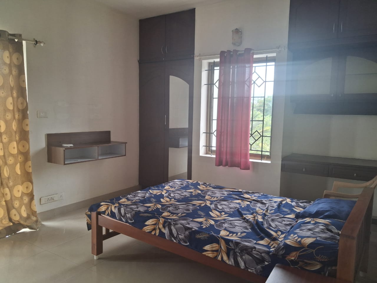 2200sqft 4BHK Fully furnished Flat