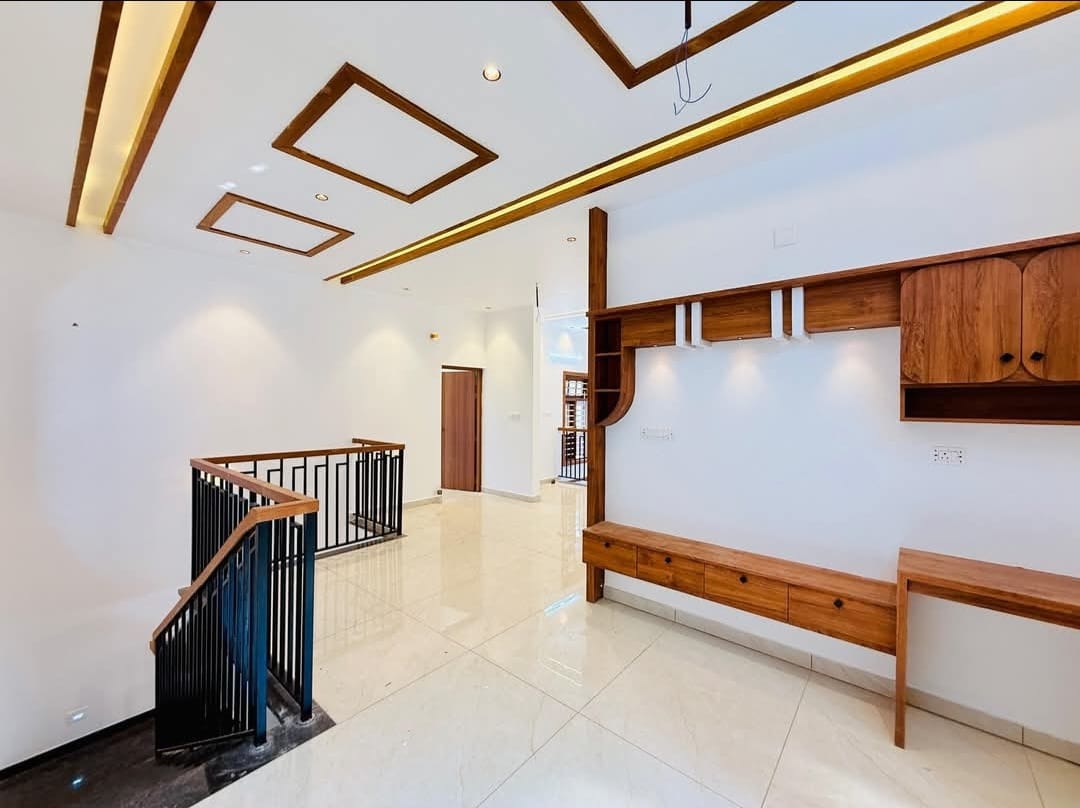 2200sqft 4BHK Semifurnished House