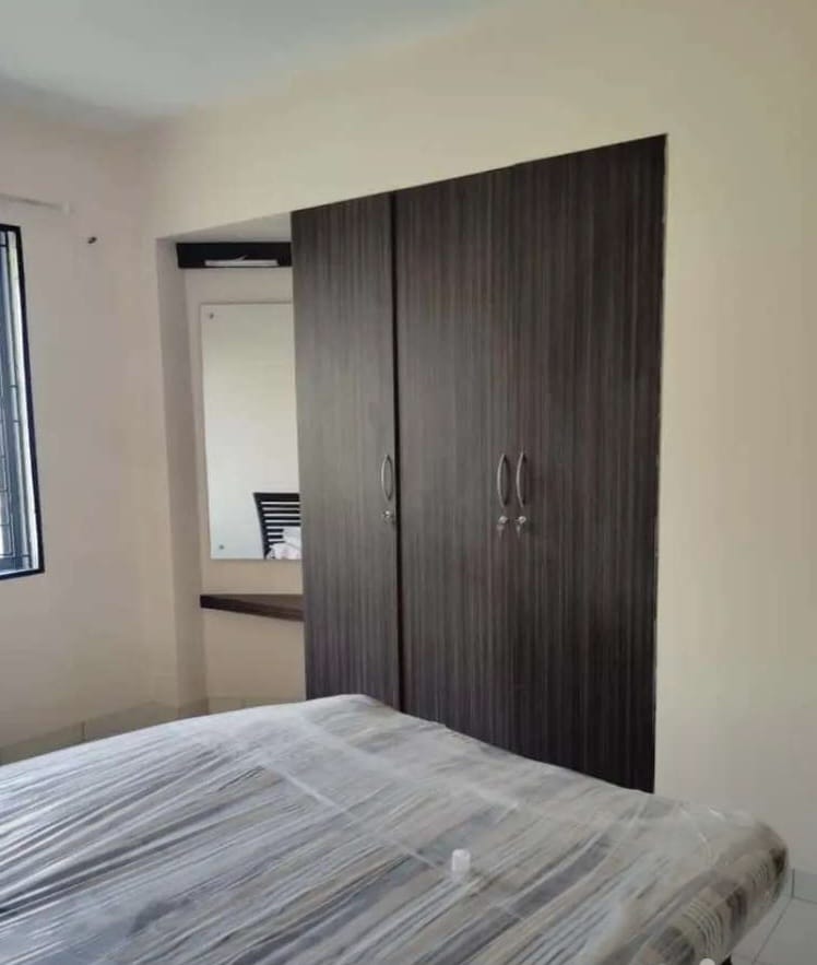 2221sqft 3BHK Furnished Apartment