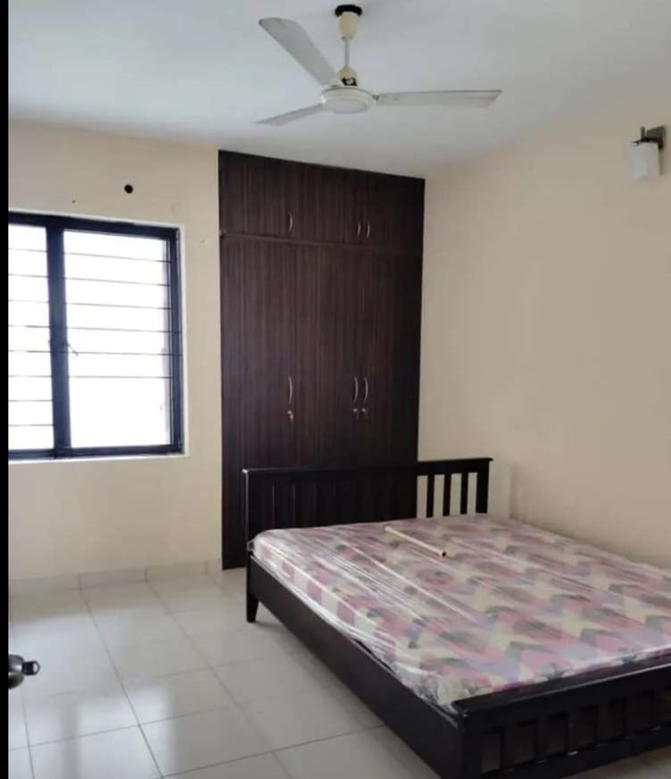 2221sqft 3BHK Furnished Apartment
