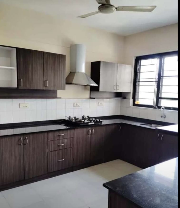 2221sqft 3BHK Furnished Apartment