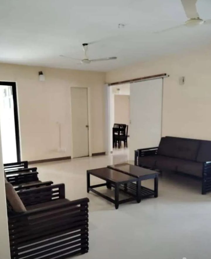 2221sqft 3BHK Furnished Apartment