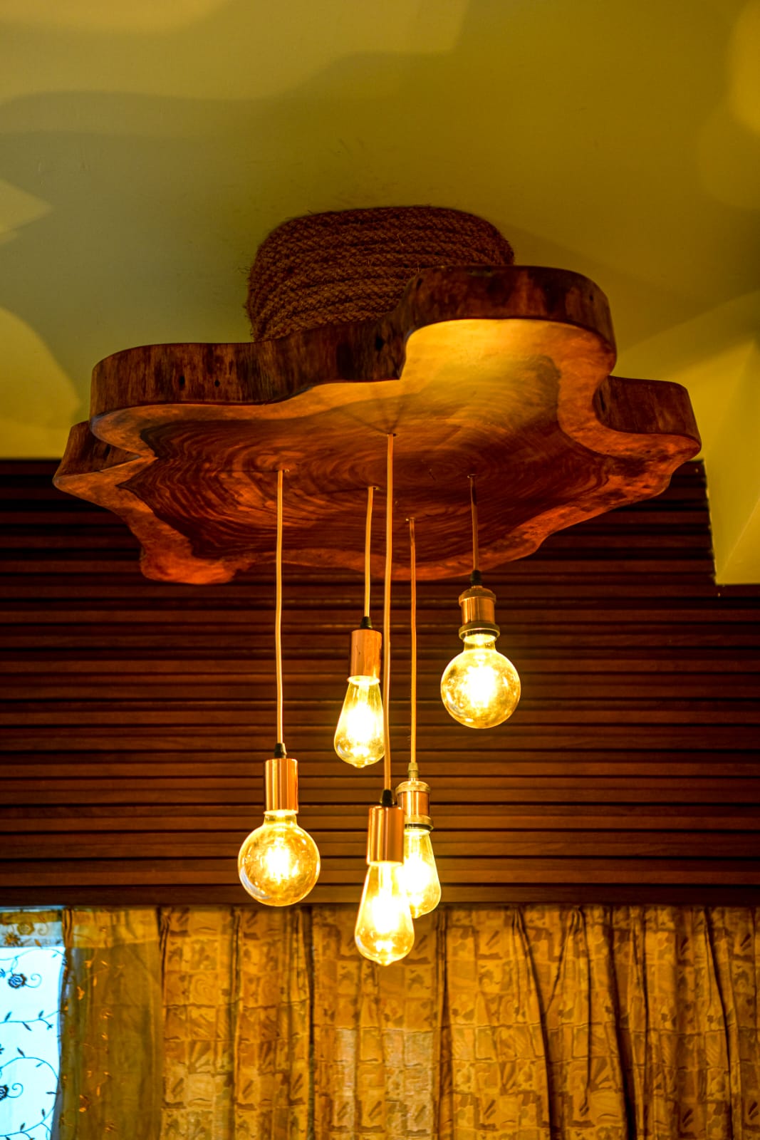 2250sqft 3BHK Semifurnished Flat