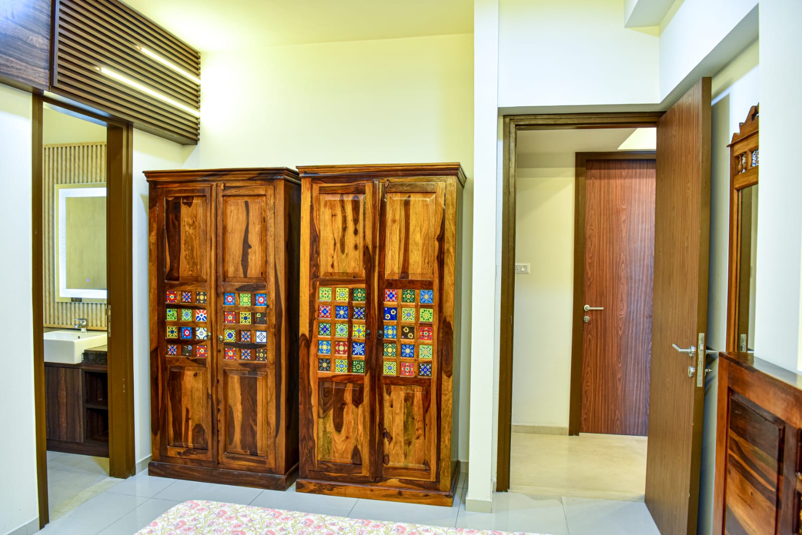 2250sqft 3BHK Semifurnished Flat