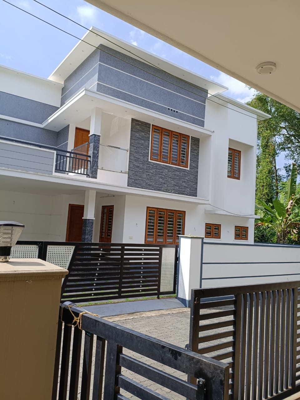 2250sqft 4BHK  Semifurnished House