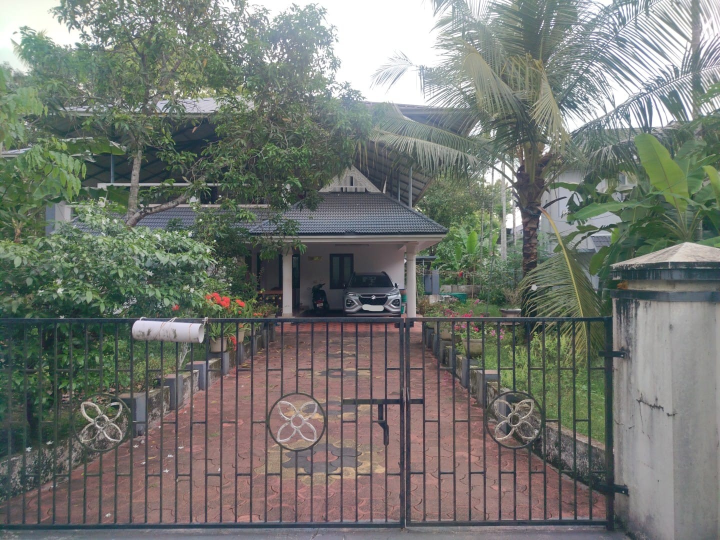 23 Cents of Land with 3bhk House - for sale in Kariyad, Kochi ( Ernakulam ), Kerala