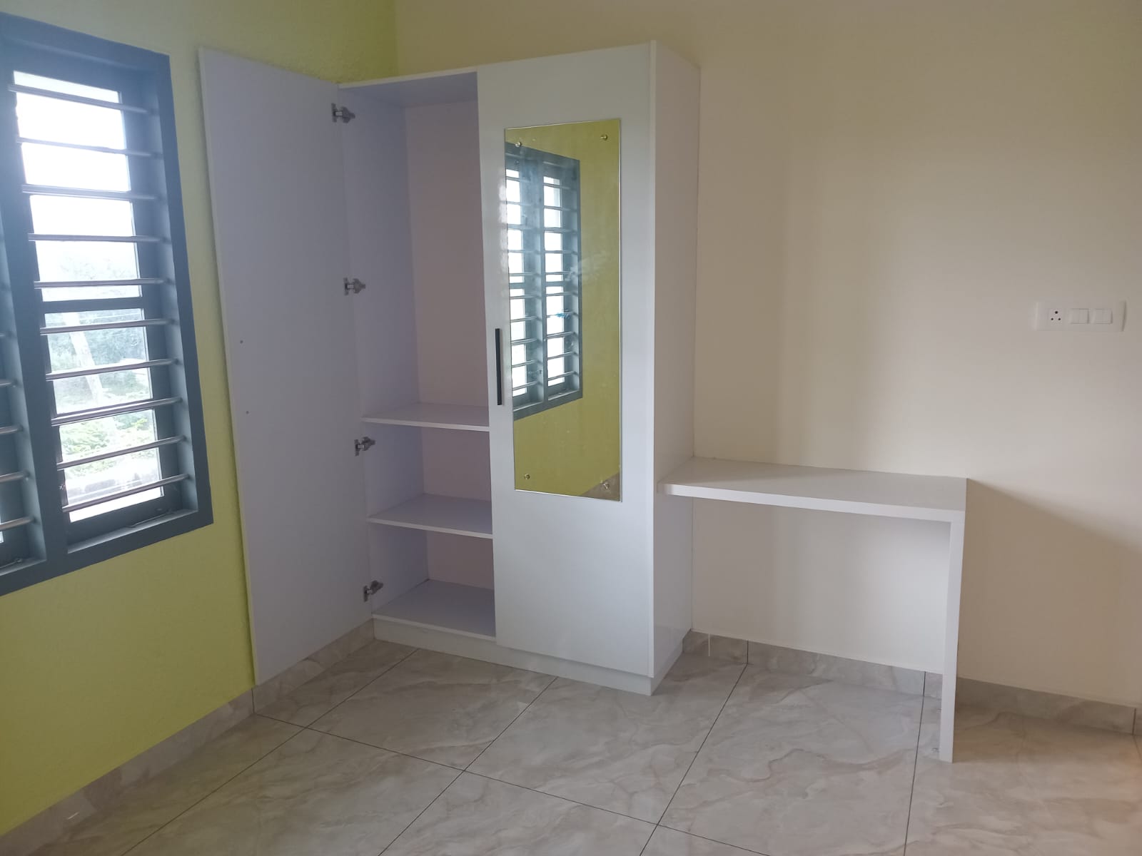 2300sqft 3+ Study Semifurnished New House