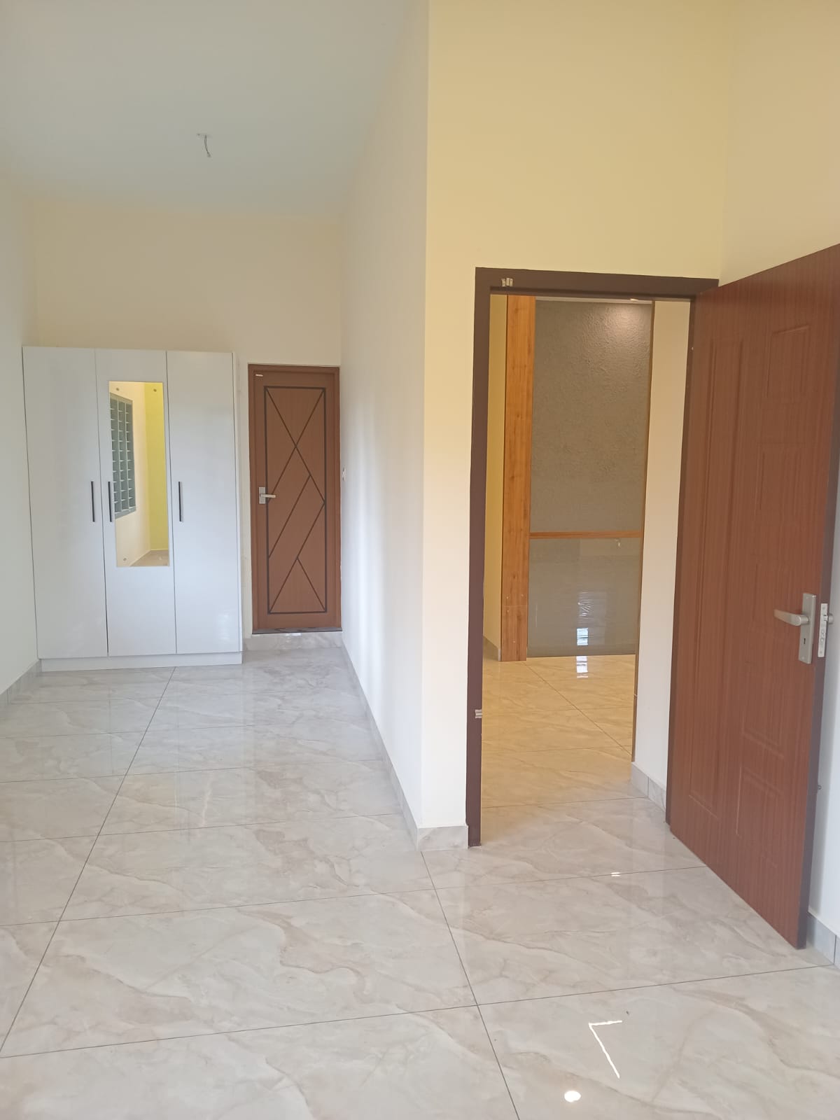 2300sqft 3+ Study Semifurnished New House