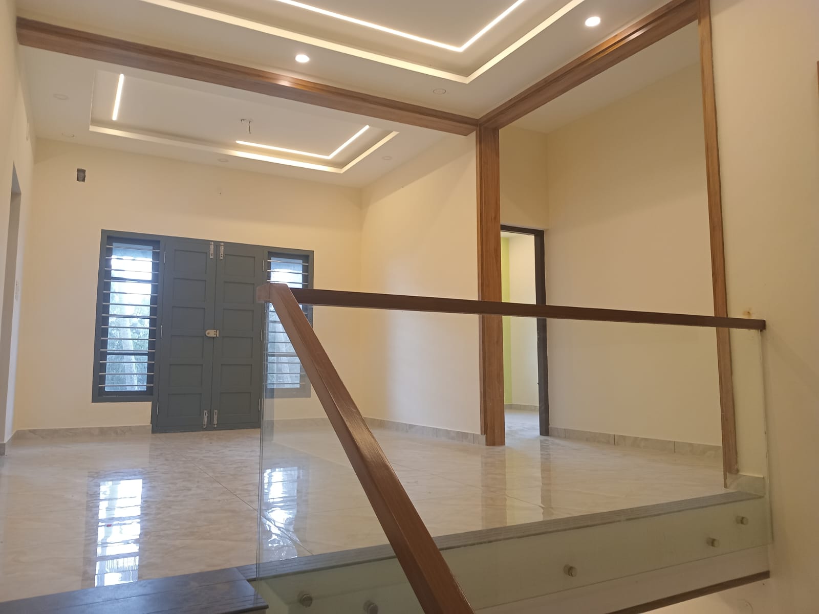 2300sqft 3+ Study Semifurnished New House