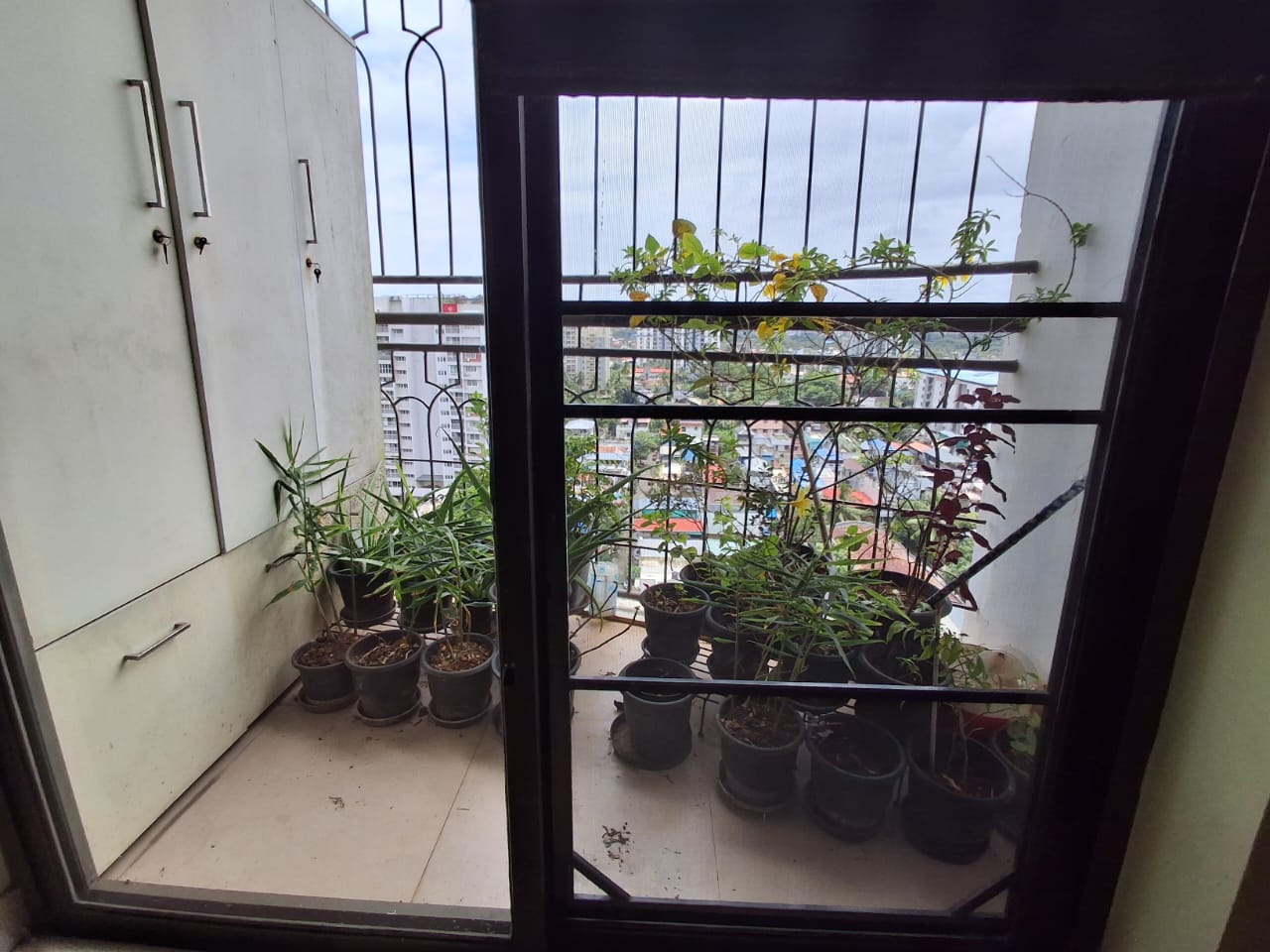 2300sqft 3BHK Fully Furnished Flat