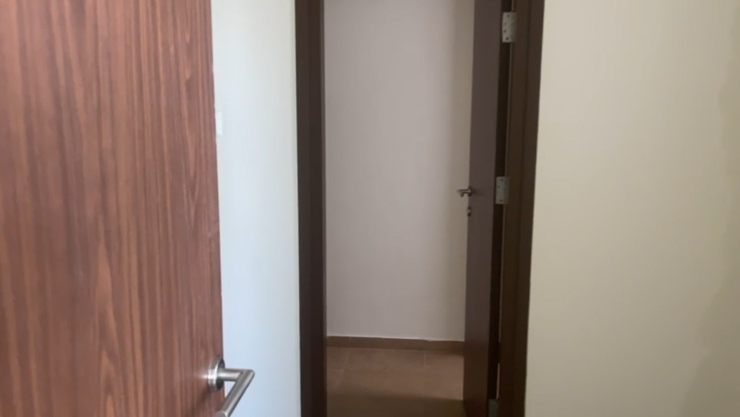 2300sqft 3BHK Unfurnished Flat