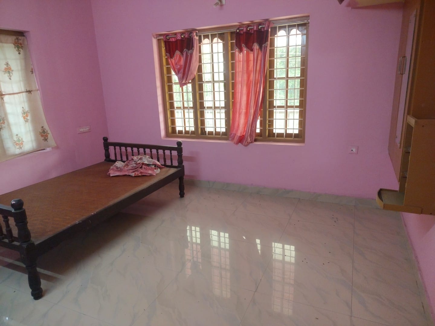 2300sqft 4BHK Old House