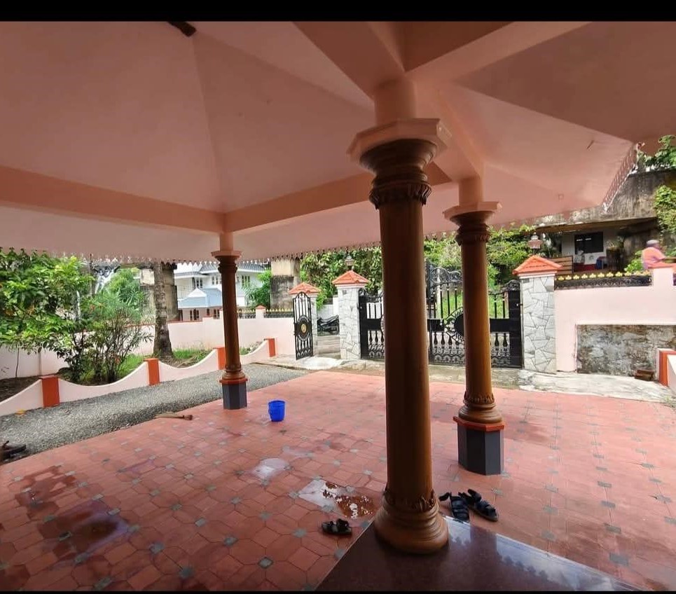 2300sqft, 4BHK Semifurnished House, 26 cent land