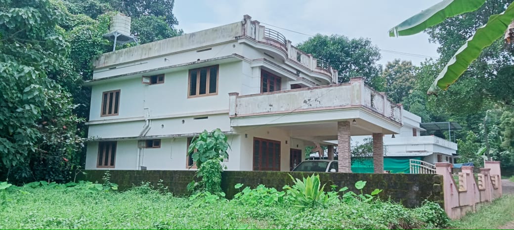 2300sqft 4BHK Semifurnished House with 8cents of Land - for sale in kakkanad, Kochi ( Ernakulam ), Kerala