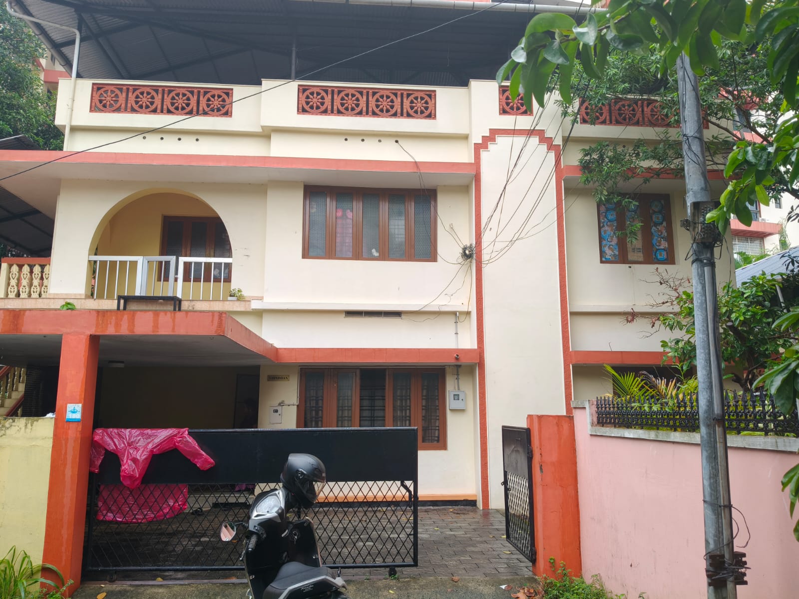 2350sqft 3 BHK Old House - for sale in Kadavanthra, Kochi ( Ernakulam ), Kerala