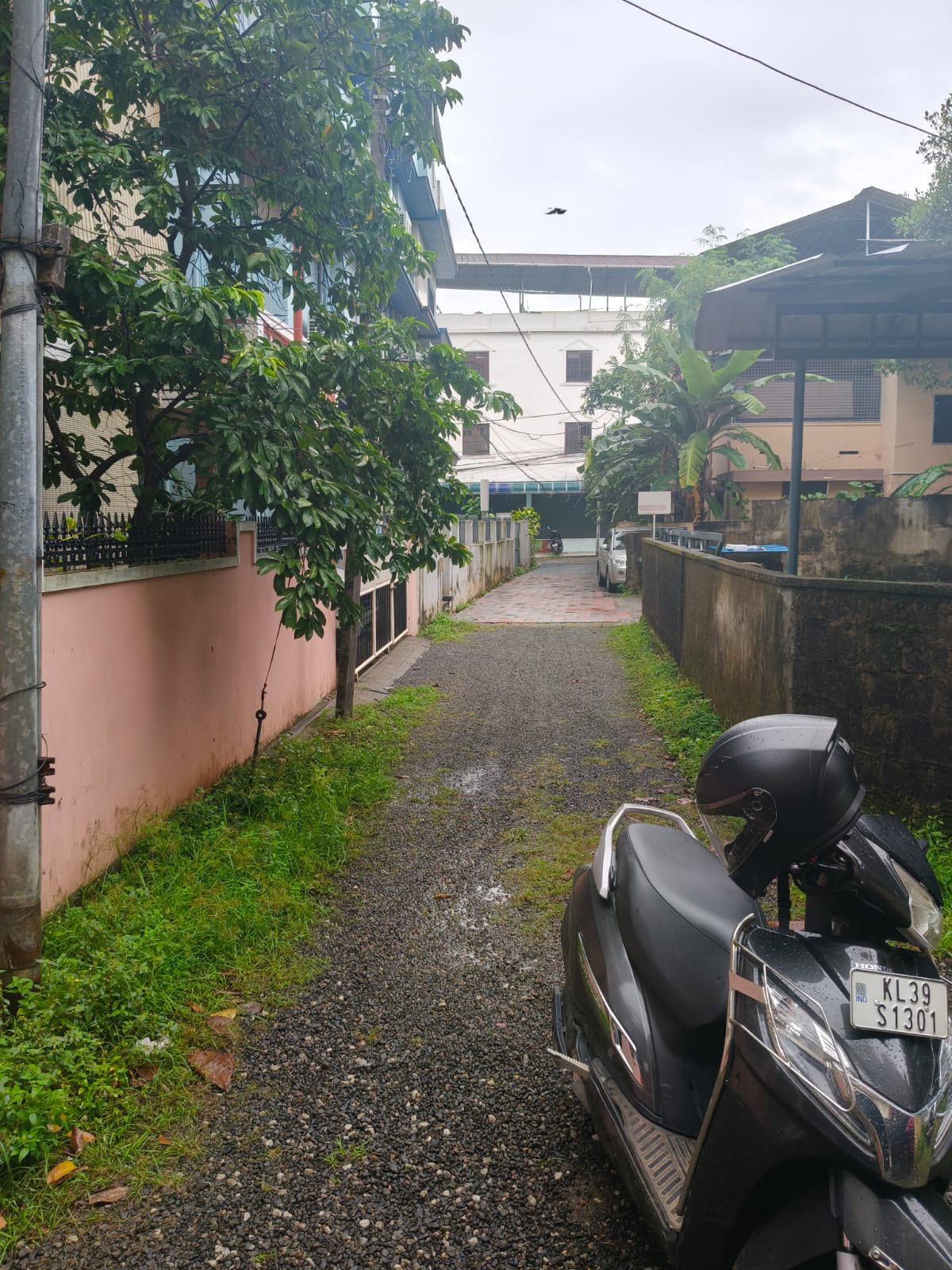 2350sqft 3 BHK Old House
