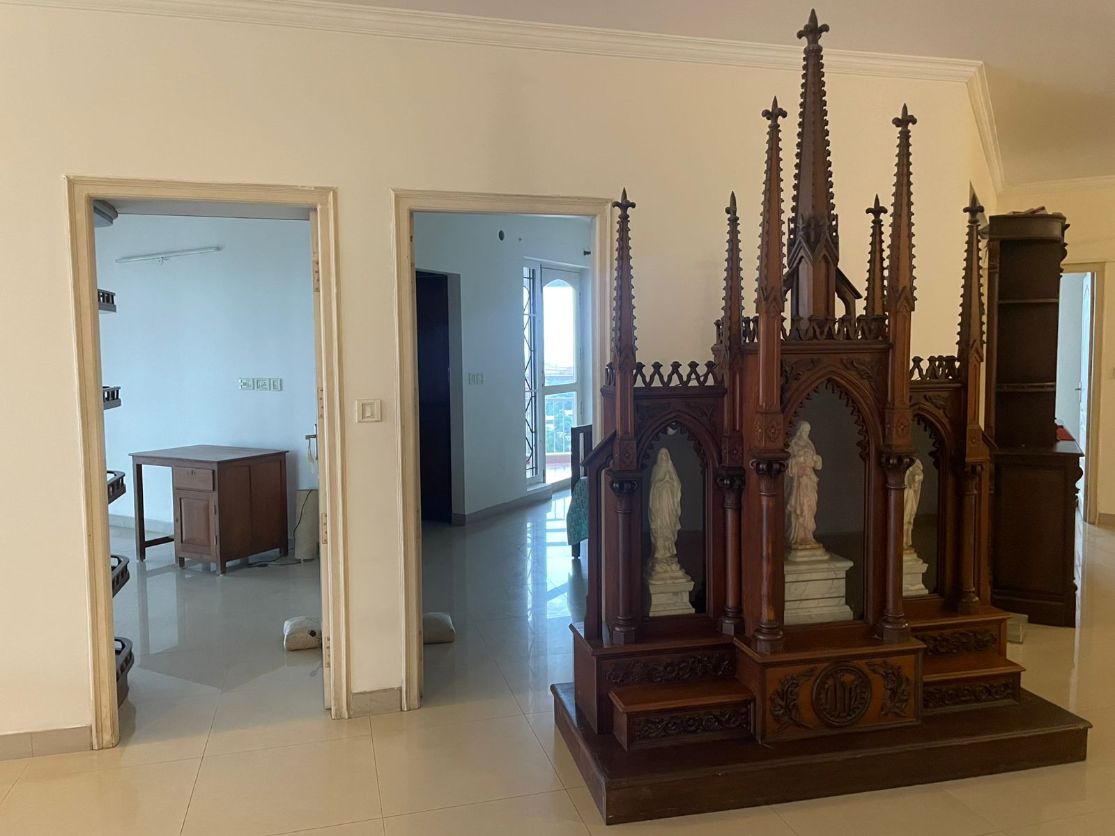 2355sqft 3BHK Furnished Flat