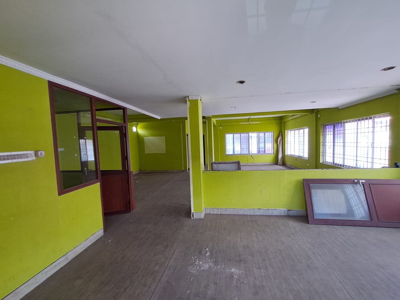 2500sqft 3 Storied Commercial Building
