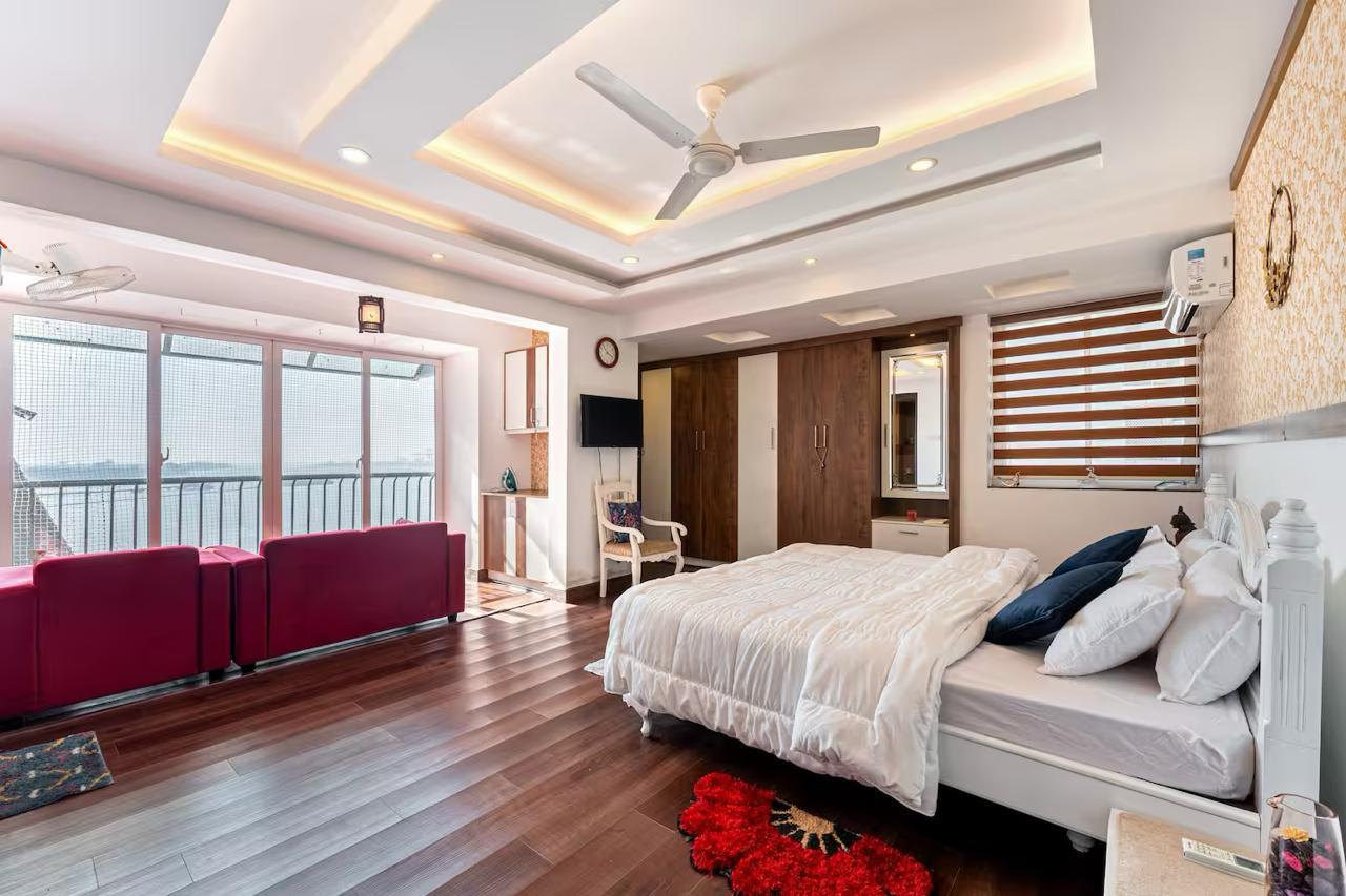 2500sqft 3BHK Fully furnished Flat
