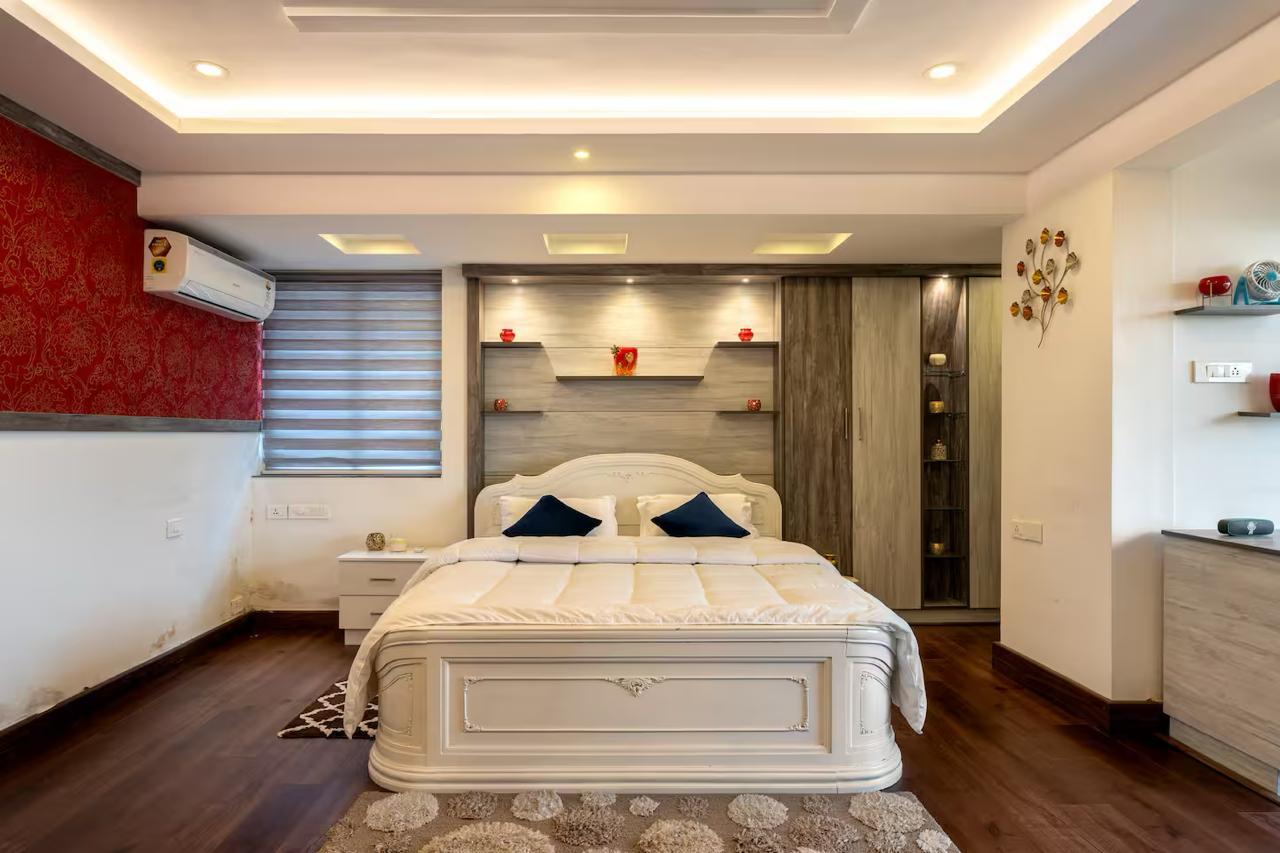 2500sqft 3BHK Fully furnished Flat