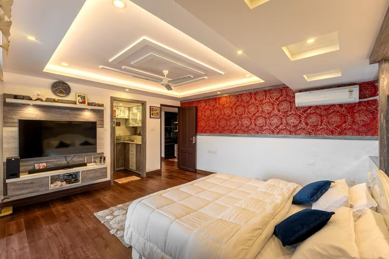 2500sqft 3BHK Fully furnished Flat