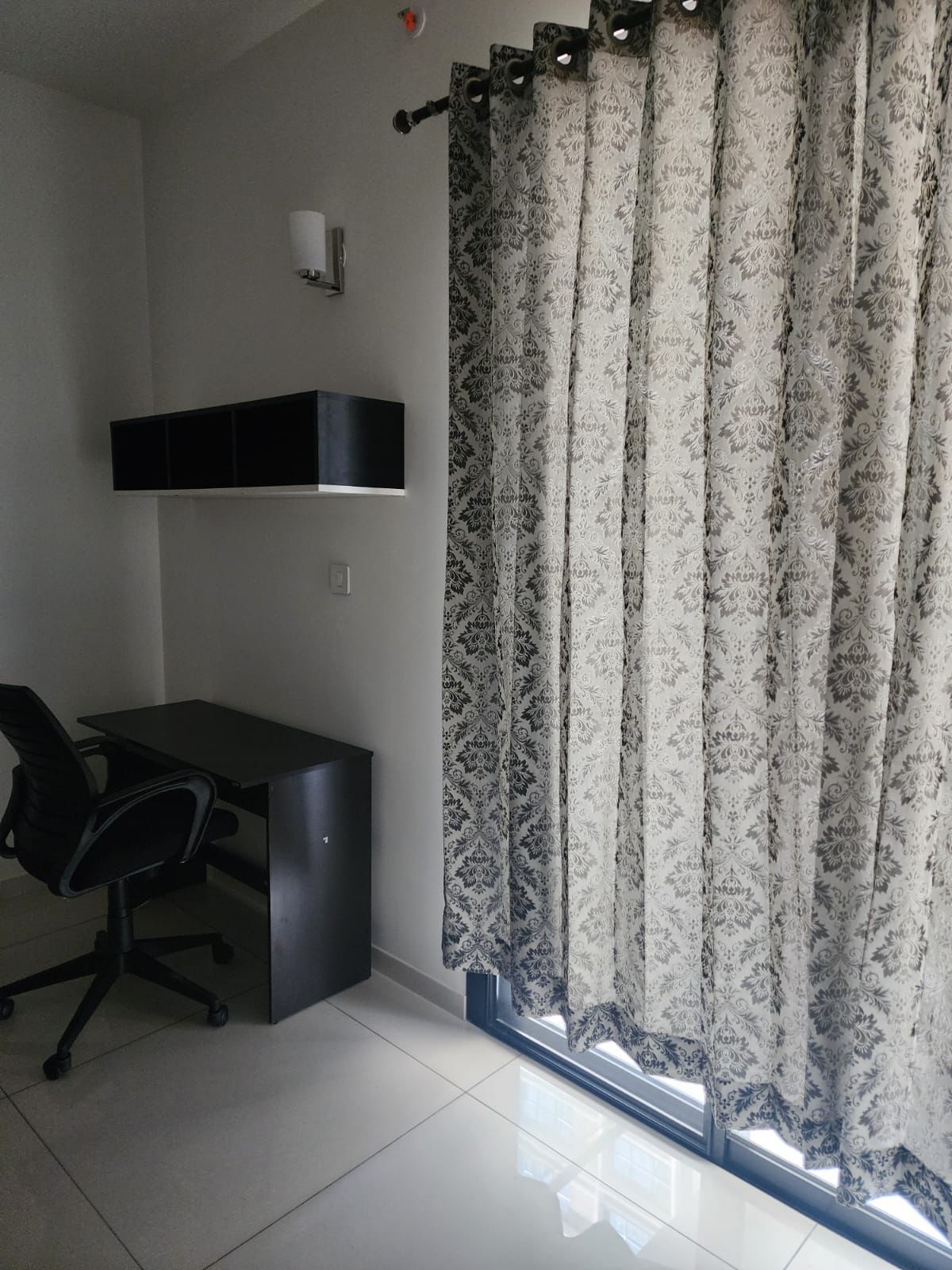 2500sqft 3BHK+study Fully furnished