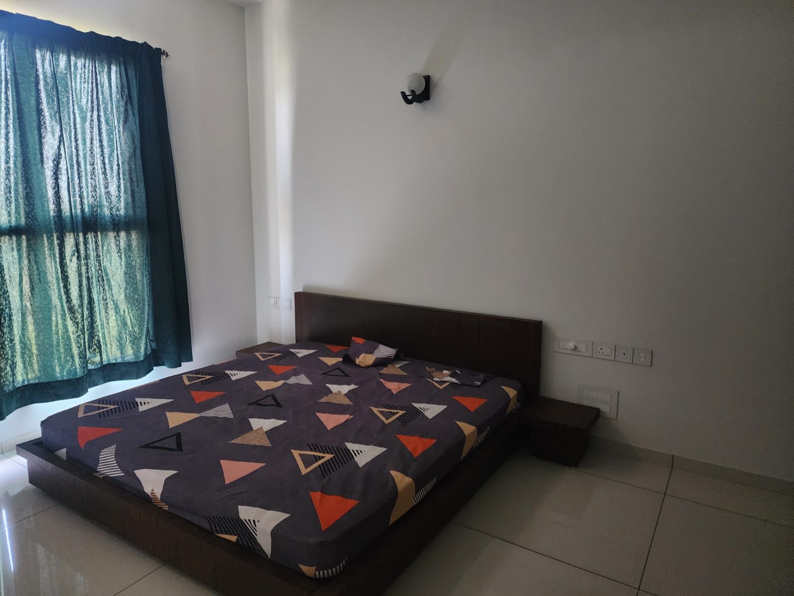 2500sqft 3BHK+study Fully furnished