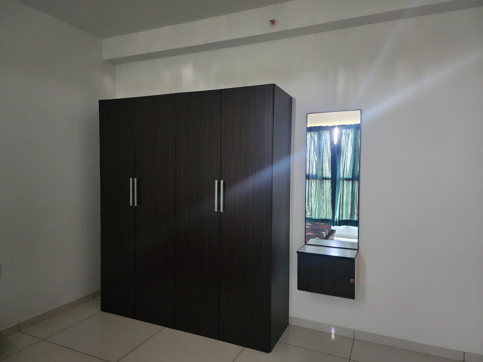 2500sqft 3BHK+study Fully furnished