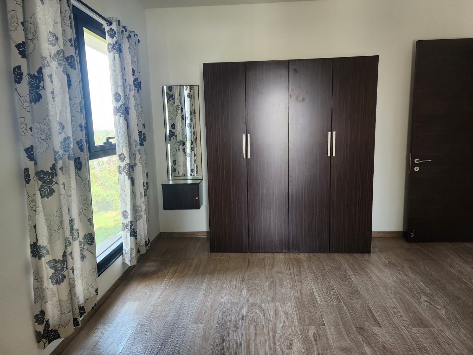 2500sqft 3BHK+study Fully furnished
