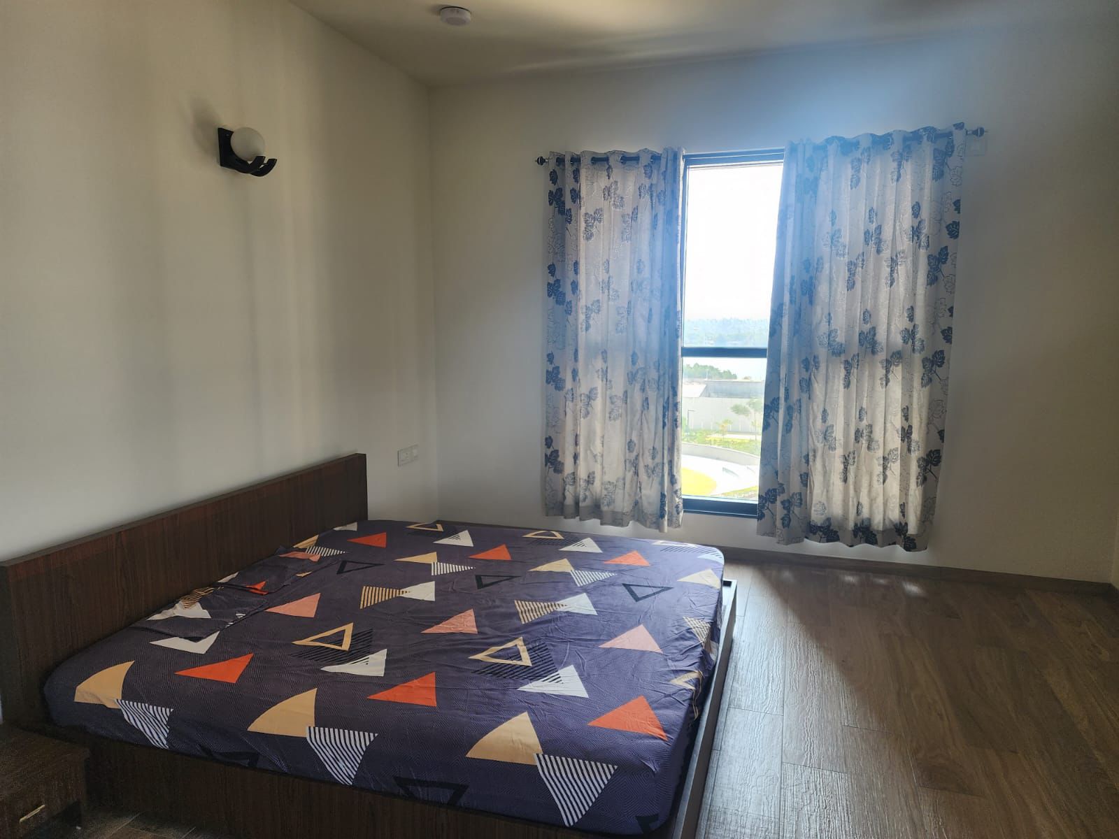 2500sqft 3BHK+study Fully furnished