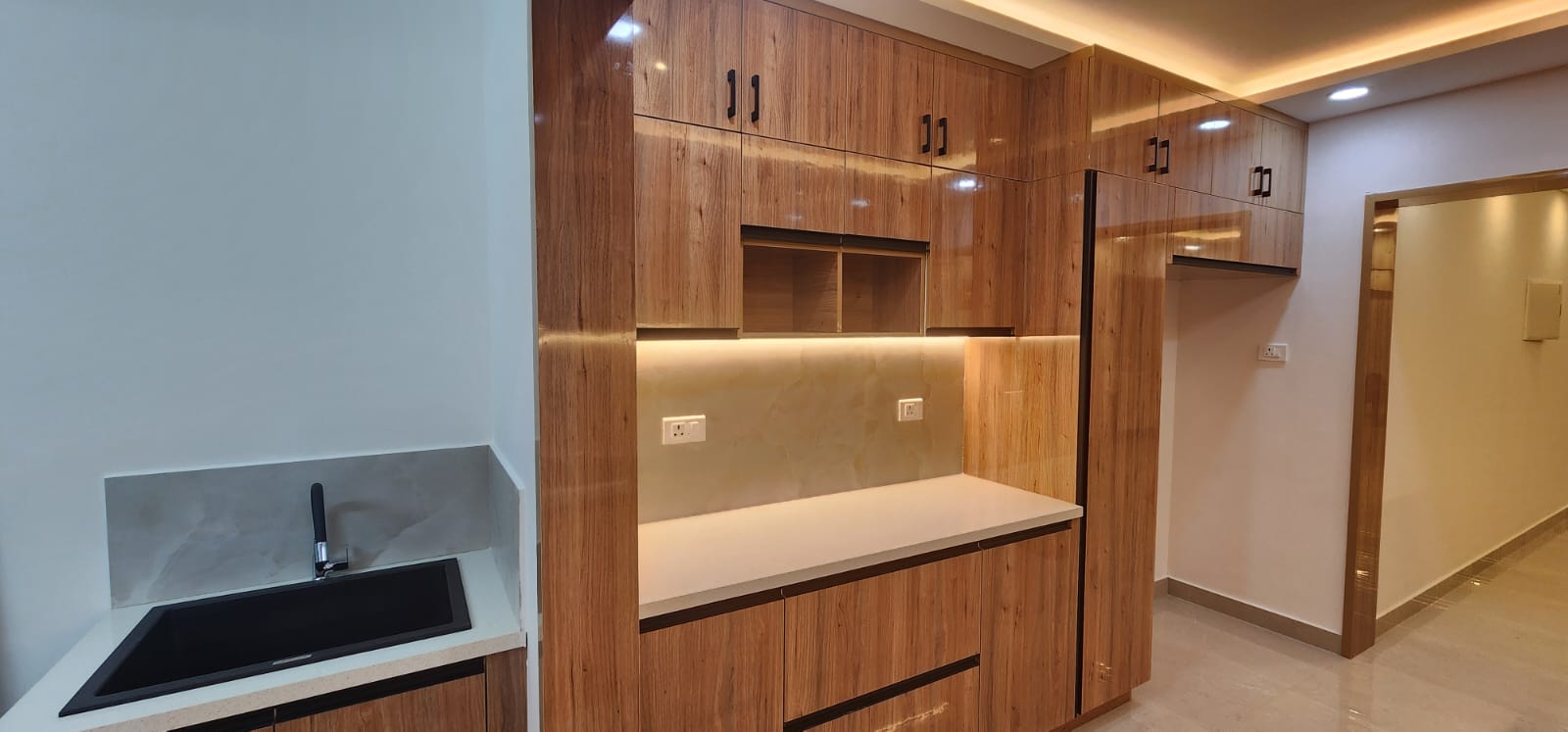 2500sqft 4BHK Semifurnished Apartment