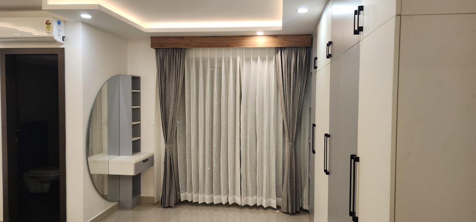 2500sqft 4BHK Semifurnished Apartment