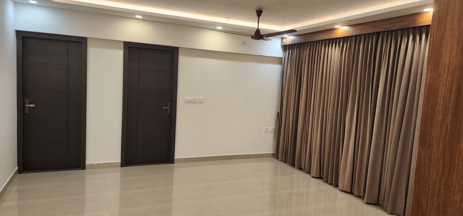 2500sqft 4BHK Semifurnished Apartment