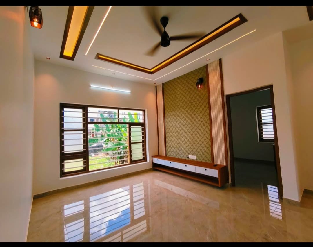 2500sqft 5BHK Semifurnnished House with Land area: 5Cents