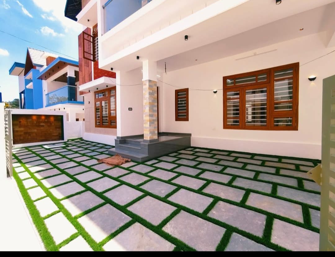 2500sqft 5BHK Semifurnnished House with Land area: 5Cents