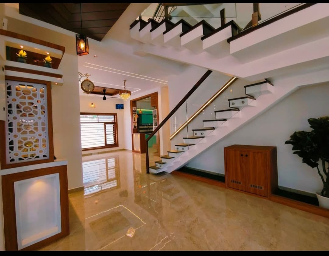 2500sqft 5BHK Semifurnnished House with Land area: 5Cents