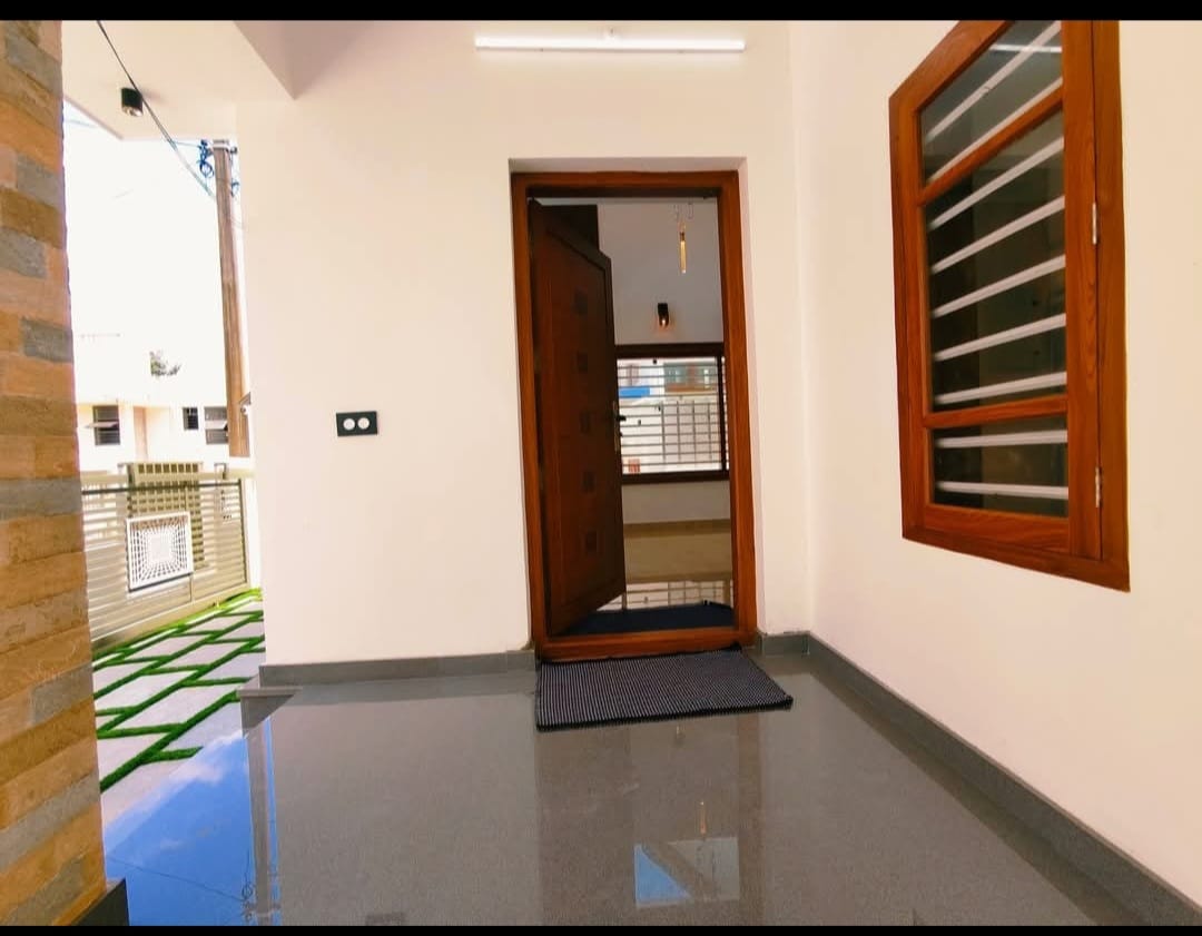 2500sqft 5BHK Semifurnnished House with Land area: 5Cents