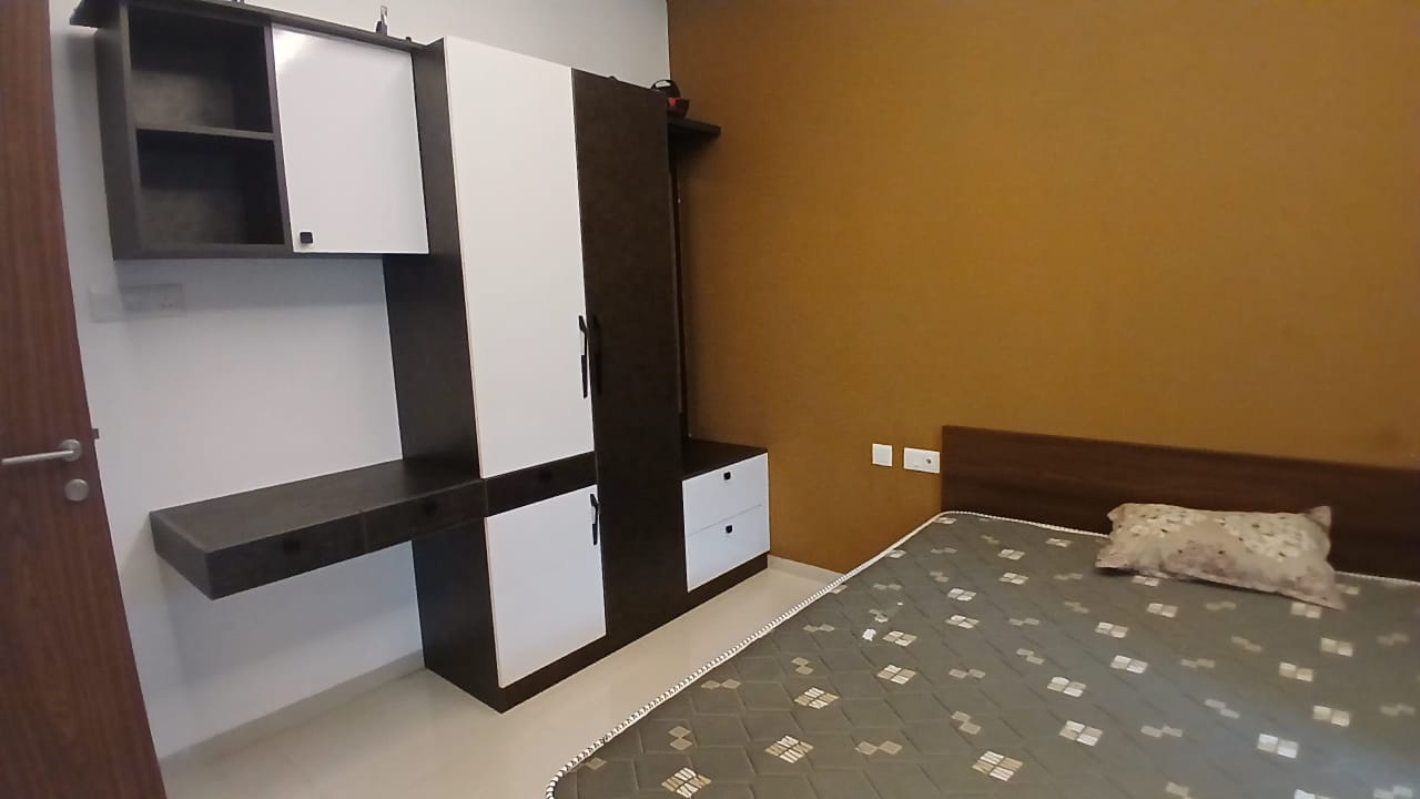 2512sqft 3.5 BHK Fully furnished Flat