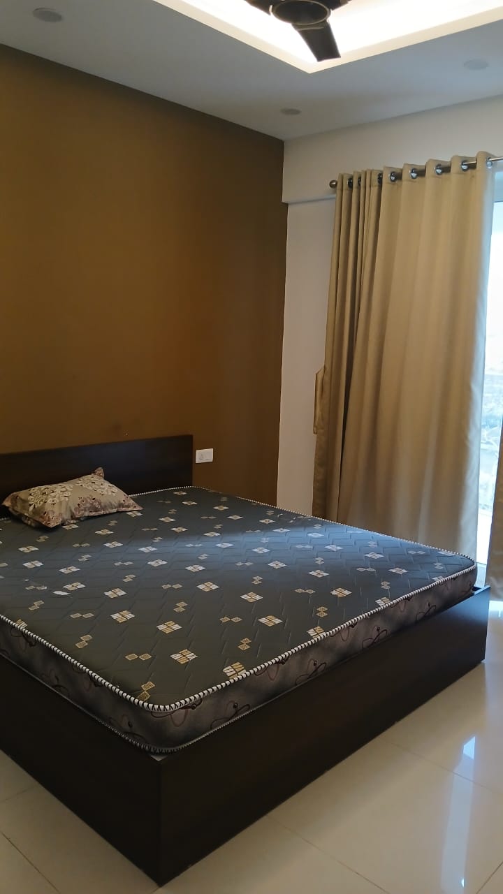 2512sqft 3.5 BHK Fully furnished Flat