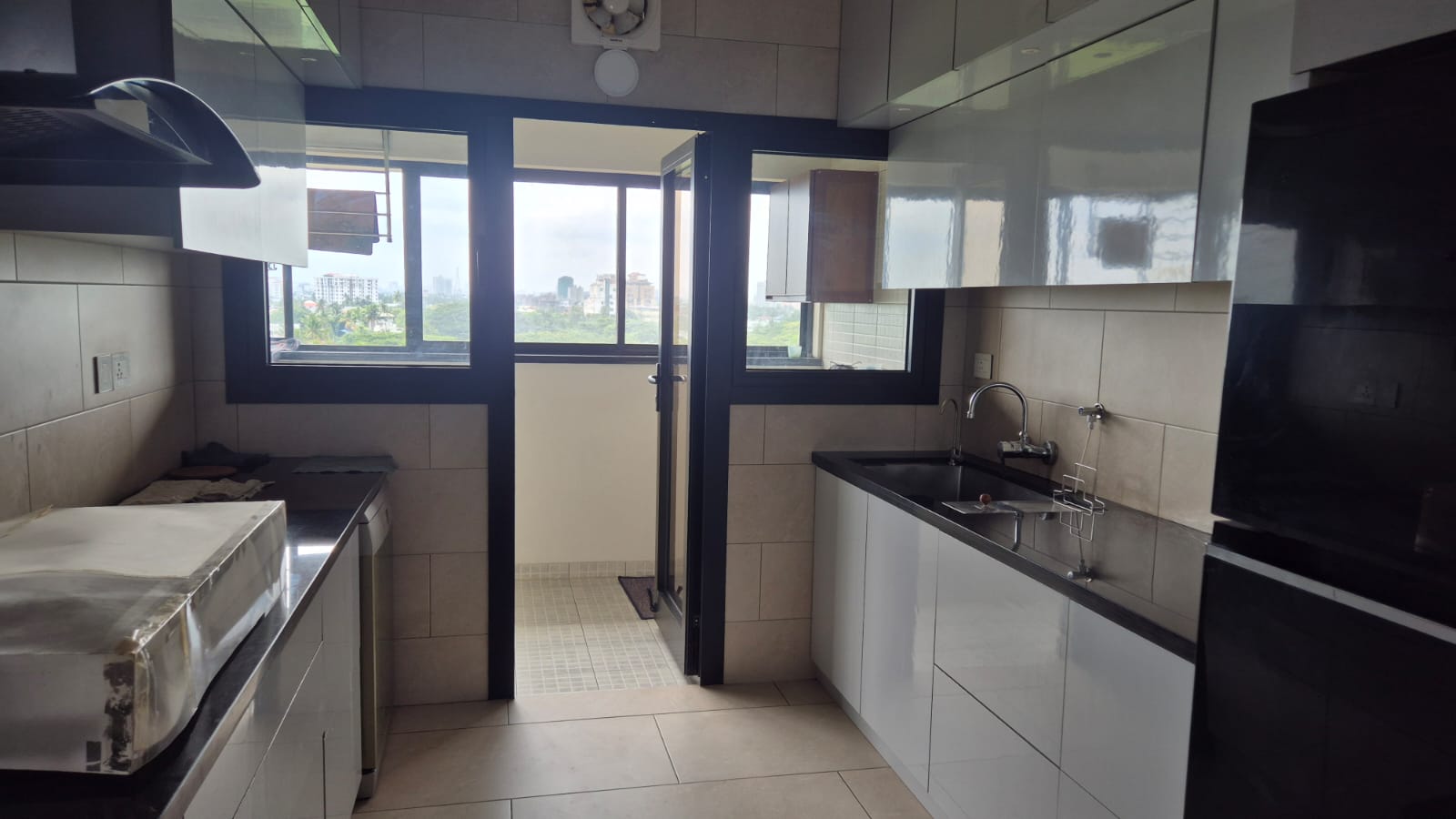 2512sqft 3.5 BHK Fully furnished Flat
