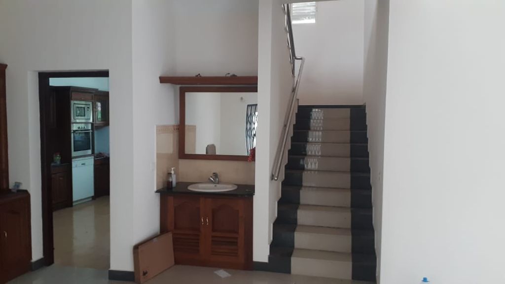 2600sqft 3BHK Semifurnished Gated Villa