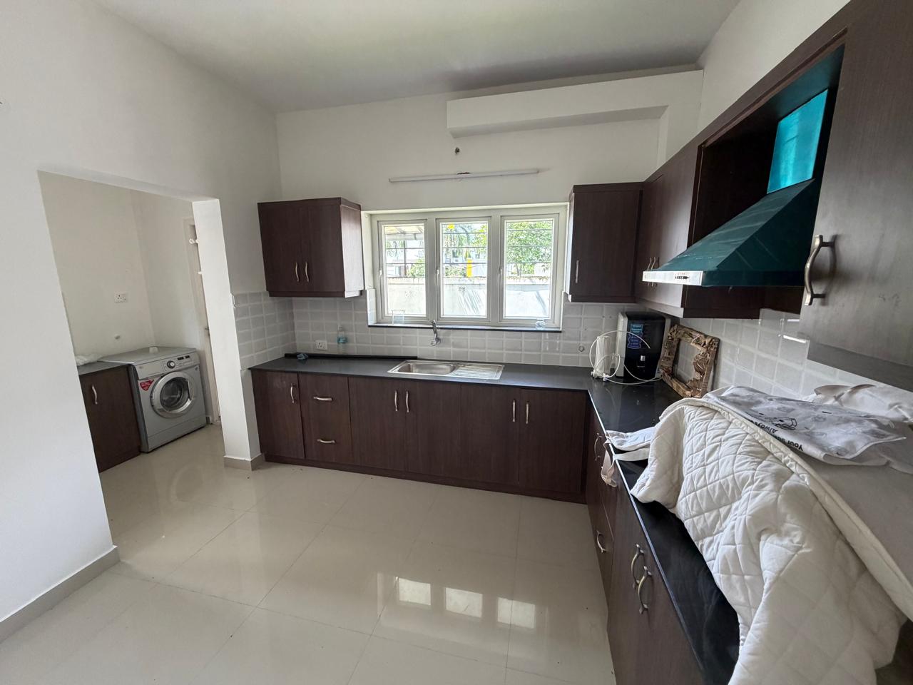 2600sqft 3BHK Semifurnished Villa