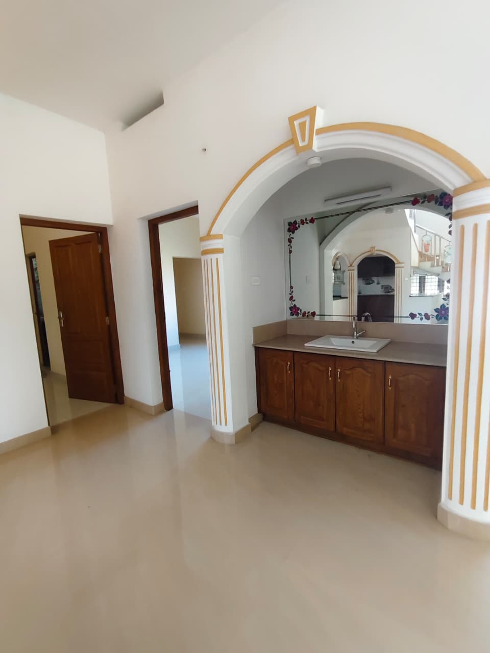 2700sqft 4bhk Semifurnished House - for sale in Karukutty, Kochi ( Ernakulam ), Kerala