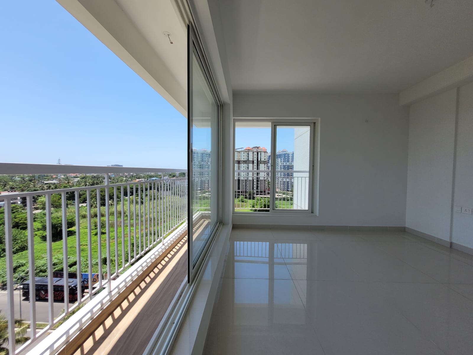 2722sqft 4BHK Semifurnished Flat