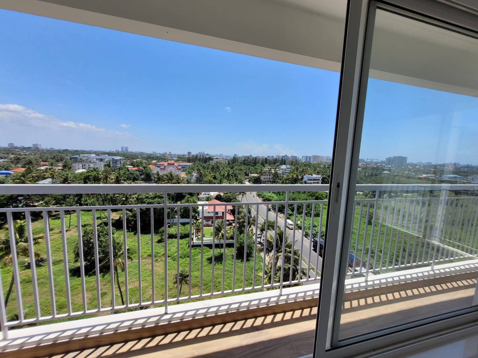 2722sqft 4BHK Semifurnished Flat