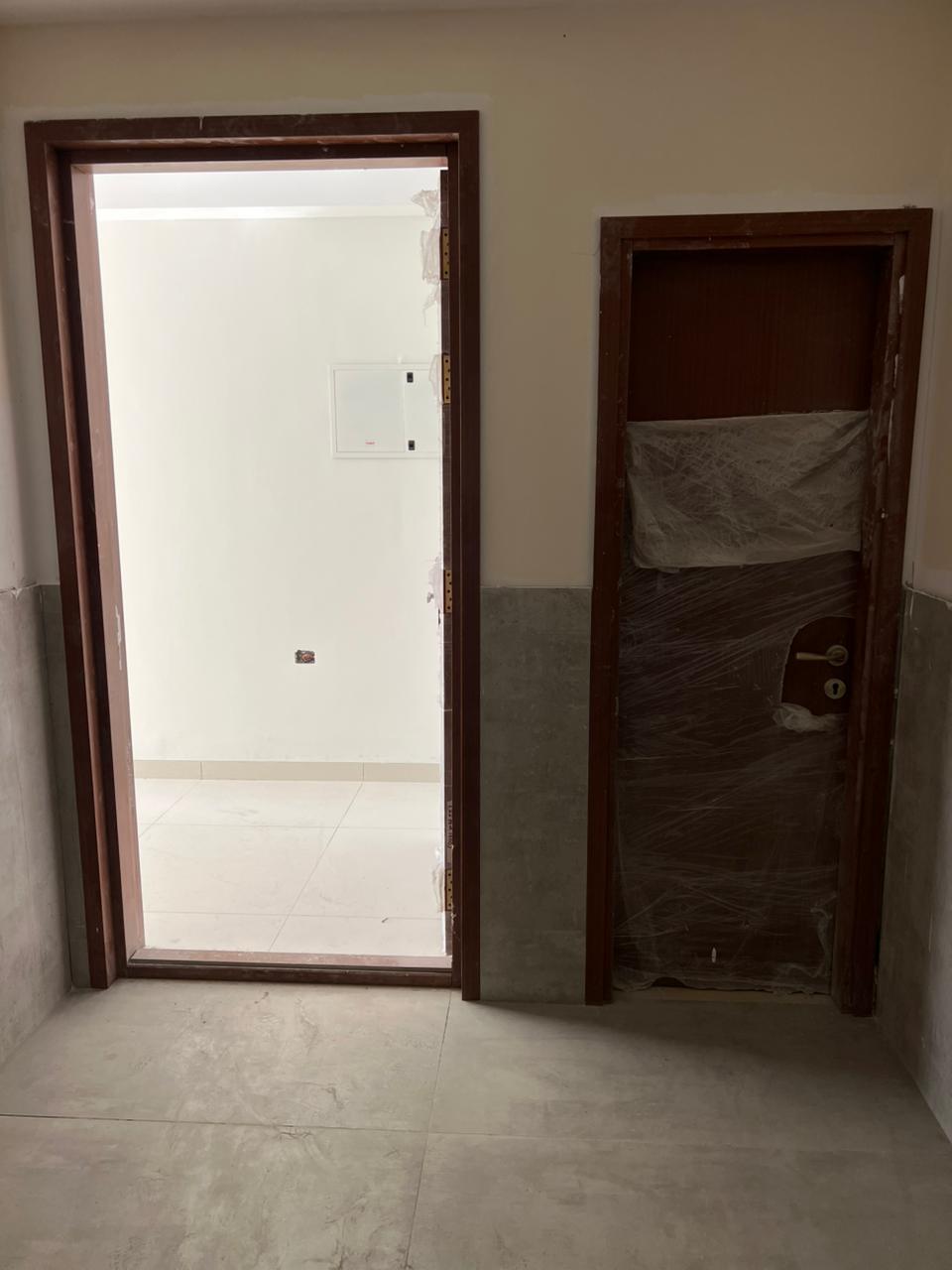 2754sqft 4bhk Semifurnished Flat