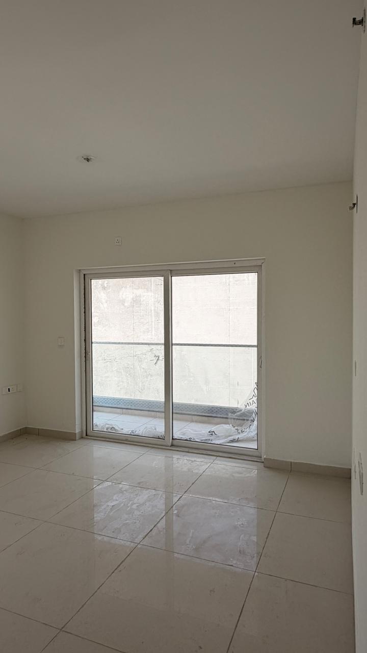 2754sqft 4bhk Semifurnished Flat