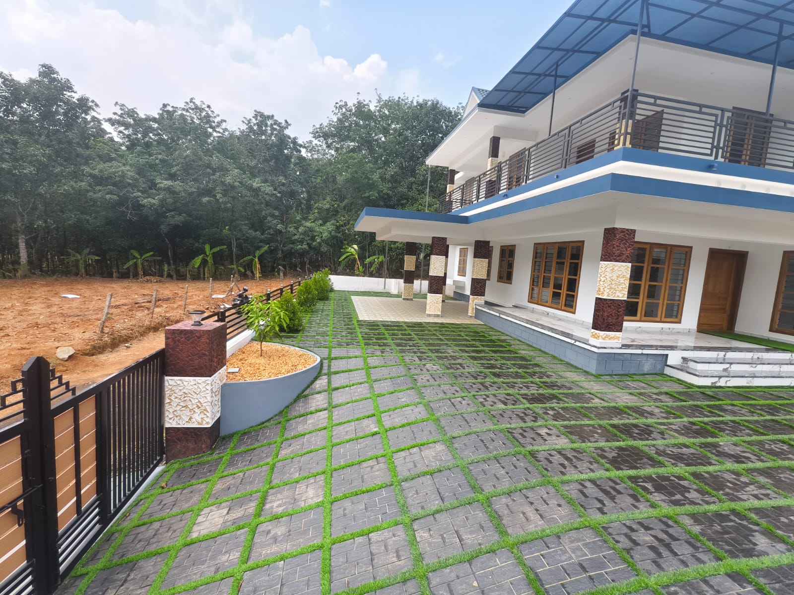 2800 Sqft 4bhk Land House